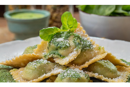 Fritert ravioli med grønn gorgonzolasaus