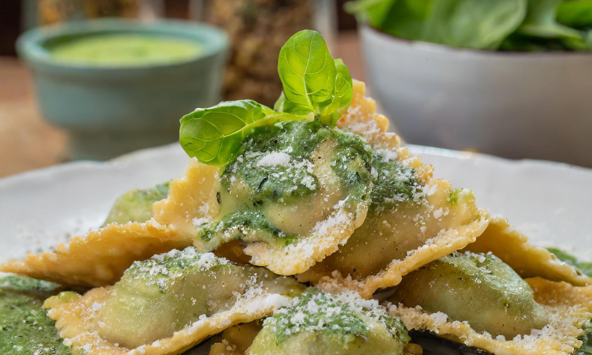 Fritert ravioli med grønn gorgonzolasaus