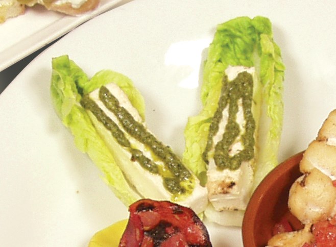 Salatwrap med feta og pesto